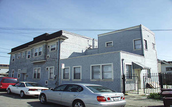 3403 San Leandro St in Oakland, CA - Building Photo - Building Photo