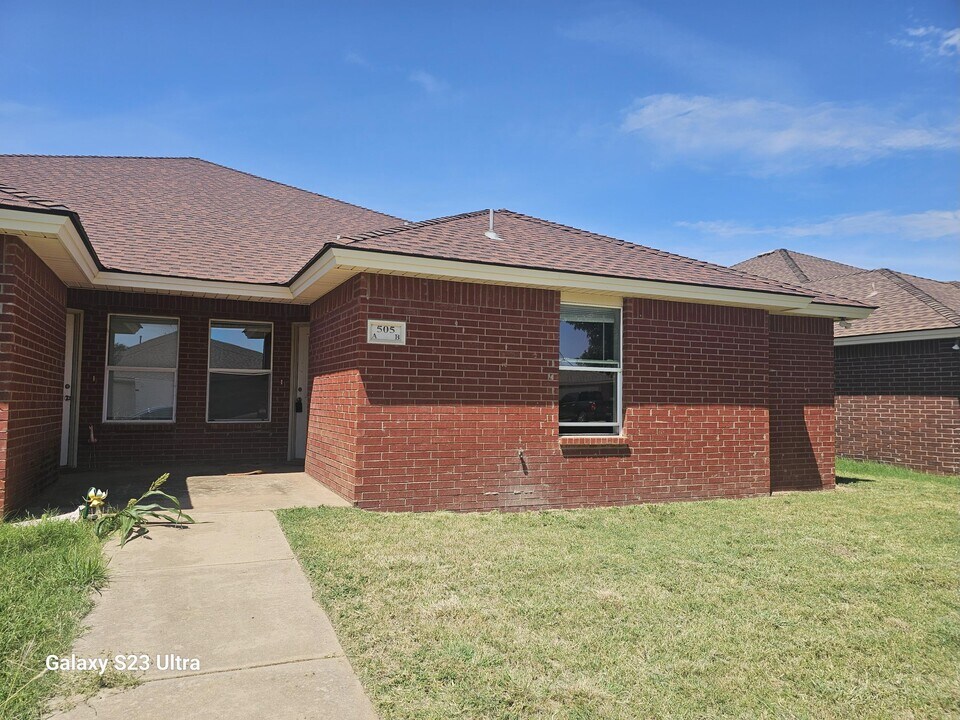 505 N Brentwood Ave in Lubbock, TX - Foto de edificio