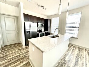 3788 Richmond Ave. in Houston, TX - Building Photo - Building Photo