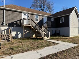 68 Seeley Ave in Keansburg, NJ - Building Photo