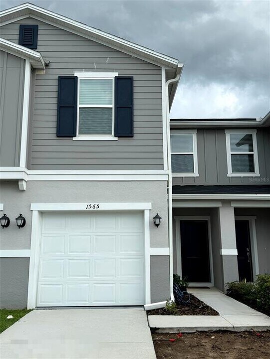 1565 Mirabella Cir in Davenport, FL - Building Photo