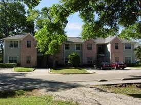 Saxon Square in Houston, TX - Building Photo