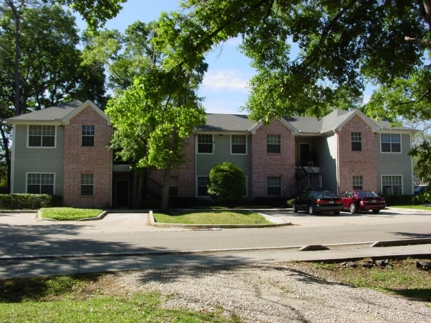 Saxon Square in Houston, TX - Building Photo