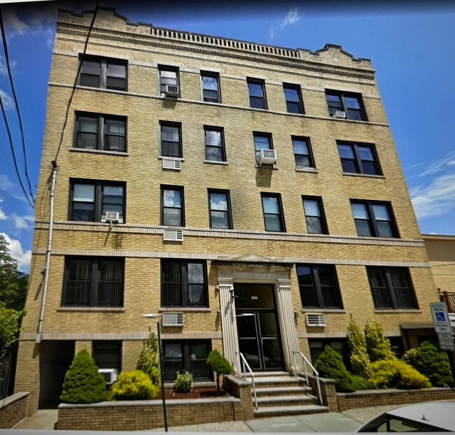 property at 287 Lawton Ave