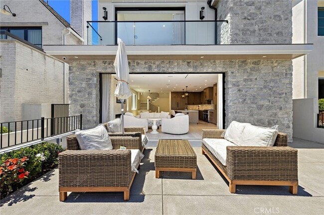 509 Carnation Ave in Corona Del Mar, CA - Building Photo - Building Photo