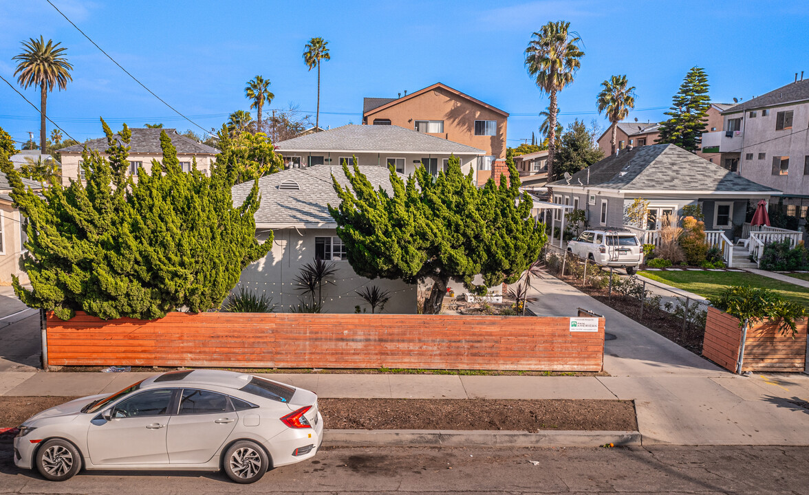 476 Almond Ave in Long Beach, CA - Building Photo