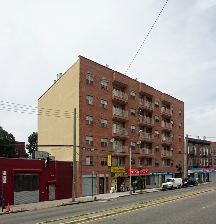 Jamaica Manor in Jamaica, NY - Building Photo