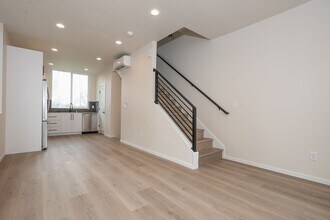 911 NW 56th St in Seattle, WA - Building Photo - Building Photo