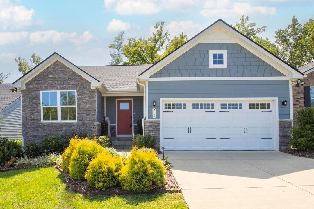715 Cottage Dr in Columbia, TN - Building Photo