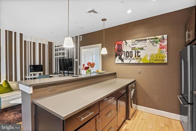5201 Wisconsin Ave NW in Washington, DC - Building Photo - Building Photo