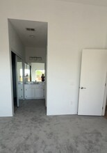 450 Stoney Point Way in Oceanside, CA - Building Photo - Building Photo