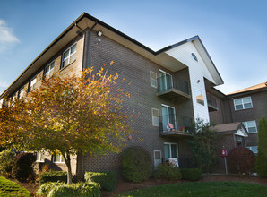 Pondsview Apartments in Billerica, MA - Building Photo - Building Photo