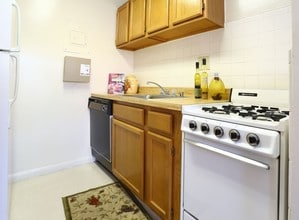 Belcrest Plaza in Hyattsville, MD - Building Photo - Building Photo