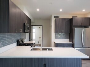 318 N Wilton Pl, Unit 5 in Los Angeles, CA - Building Photo - Building Photo