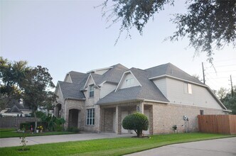 3303 Charleston Ct in Sienna, TX - Foto de edificio - Building Photo