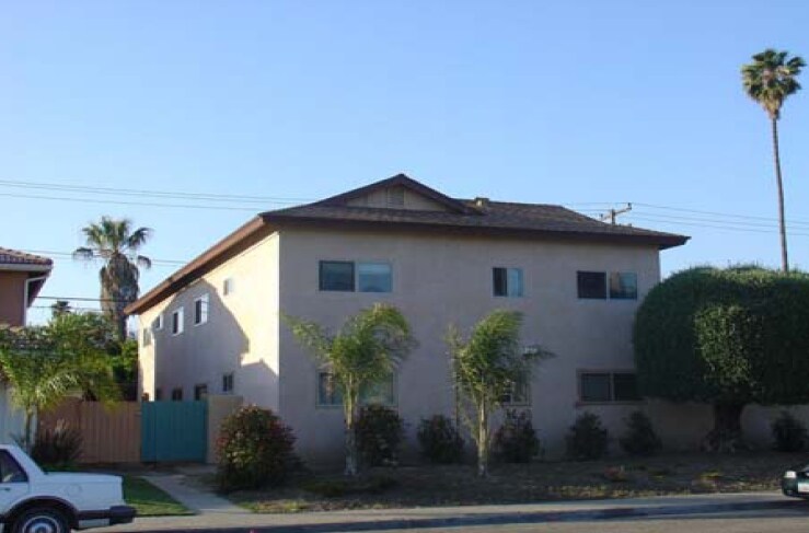 204 Bradley Ave in Santa Paula, CA - Building Photo