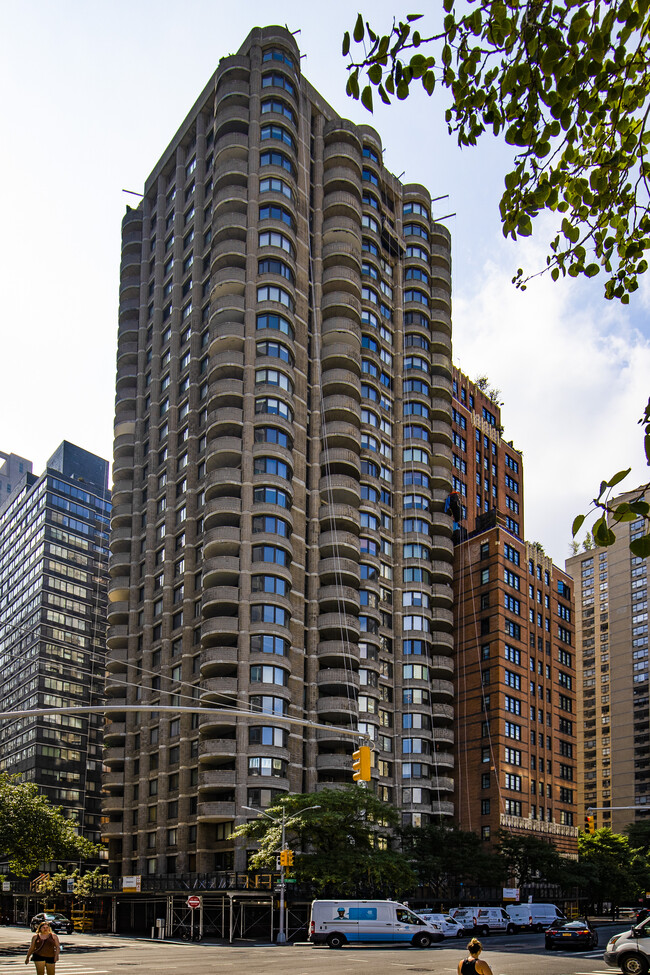 Lincoln Plaza Towers Apartments in New York, NY - Foto de edificio - Building Photo