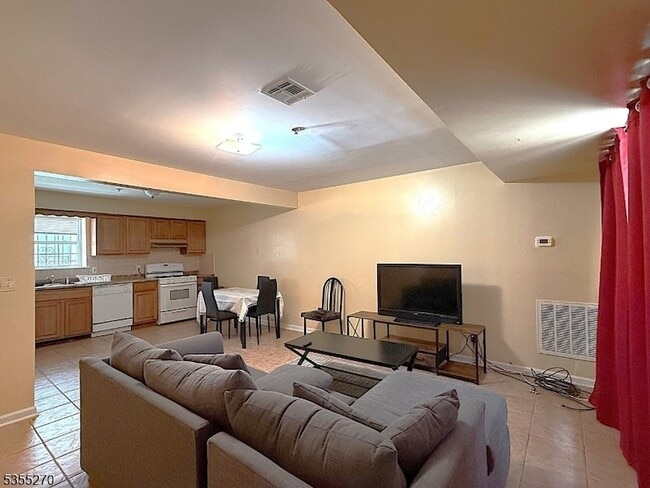86 Hawthorne Ave in Newark, NJ - Building Photo - Building Photo