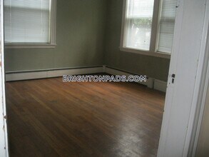 241 Foster St in Boston, MA - Building Photo - Building Photo