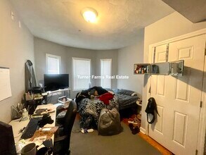 48 Derby St, Unit 1 in Somerville, MA - Foto de edificio - Building Photo