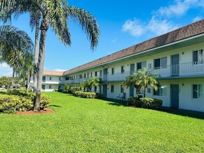 1400 Broadway in Lantana, FL - Foto de edificio - Interior Photo