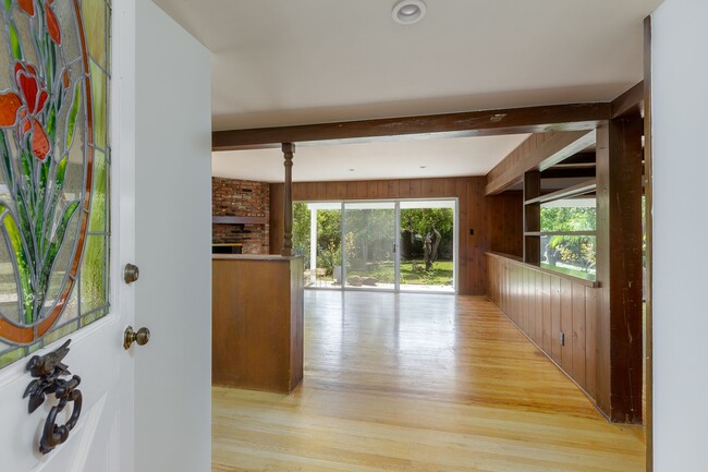 9911 Gierson Ave in Los Angeles, CA - Building Photo - Building Photo