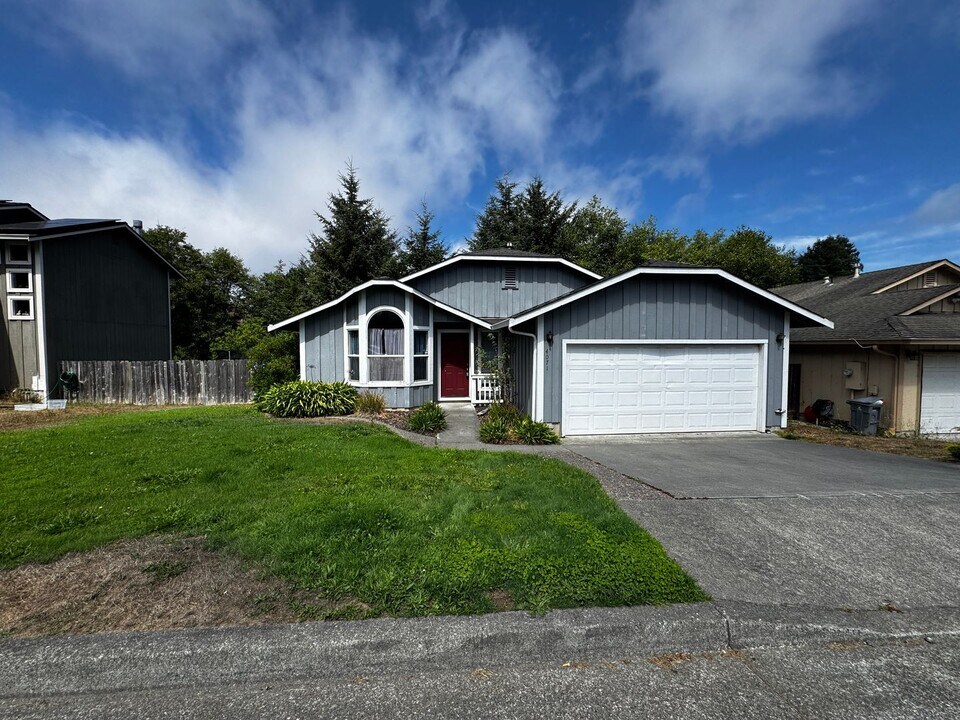 4071 Hillside Ct in Eureka, CA - Building Photo