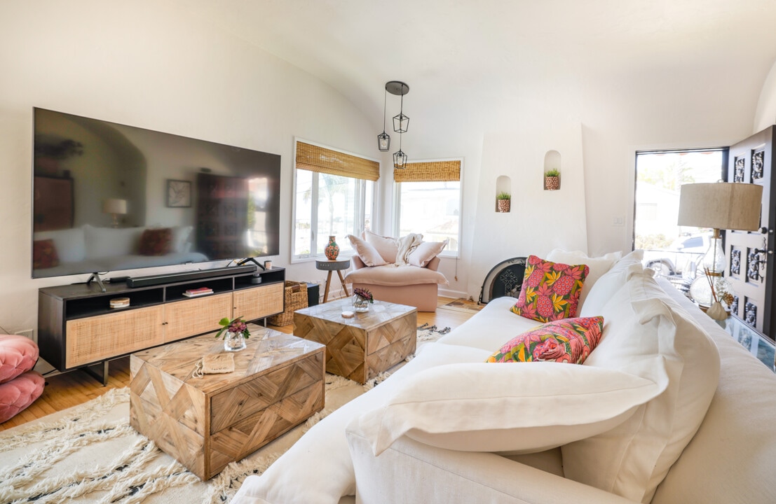 912 8th Pl, Unit Main Home in Hermosa Beach, CA - Building Photo