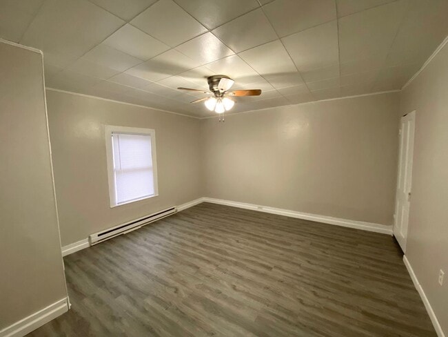 321 Caroline St in Pekin, IL - Building Photo - Building Photo