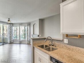 7119 S Durango Dr in Las Vegas, NV - Building Photo - Building Photo