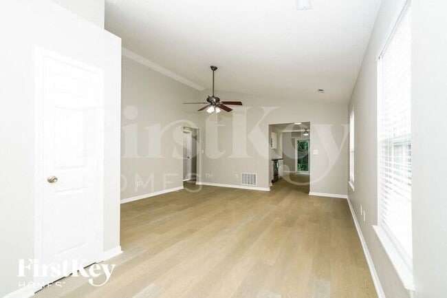 10243 Blue Sky Dr in Avon, IN - Foto de edificio - Building Photo