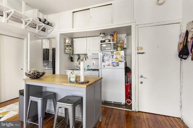 515 S 6th St-Unit -2F in Philadelphia, PA - Building Photo - Building Photo