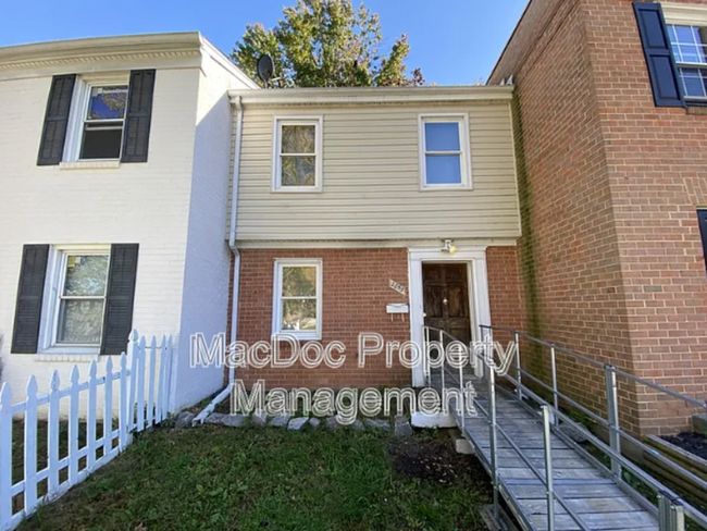 property at 2855 Gloucester Ct