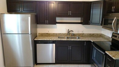 630-632 SW 7th Ave in Fort Lauderdale, FL - Building Photo - Building Photo