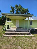 11423 SW Williston Rd in Micanopy, FL - Building Photo