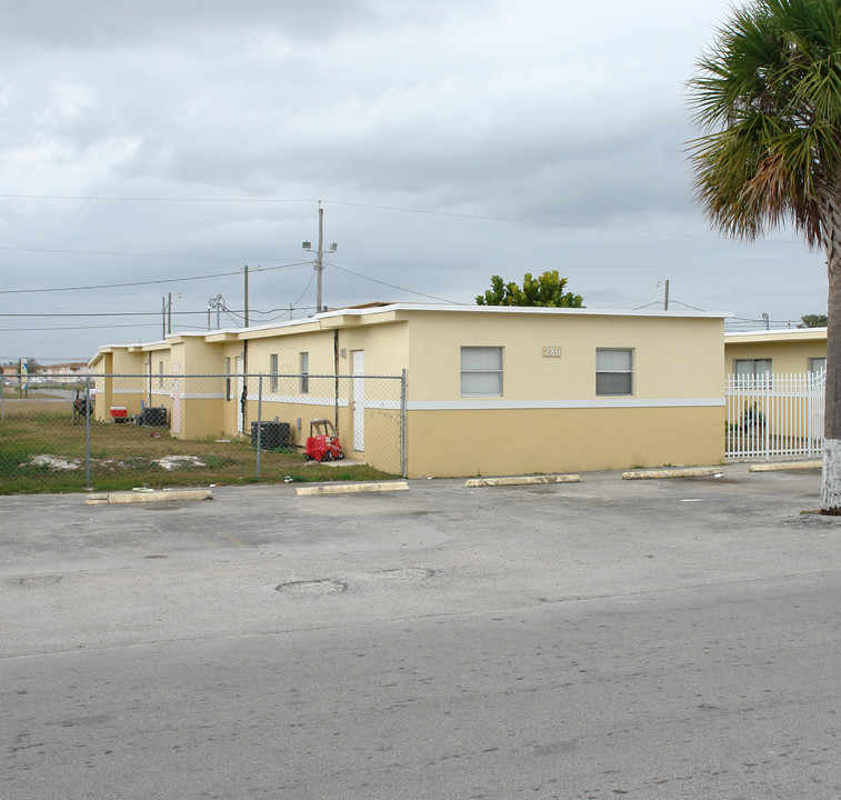 260-280 SW 11th Ave in Homestead, FL - Building Photo