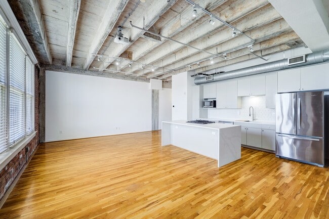 201 Main St in Houston, TX - Building Photo - Building Photo