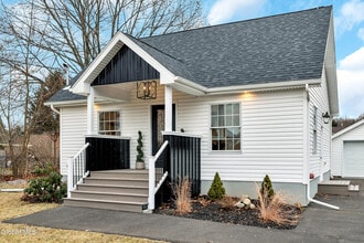 64 Green Island Ave in Latham, NY - Building Photo - Building Photo