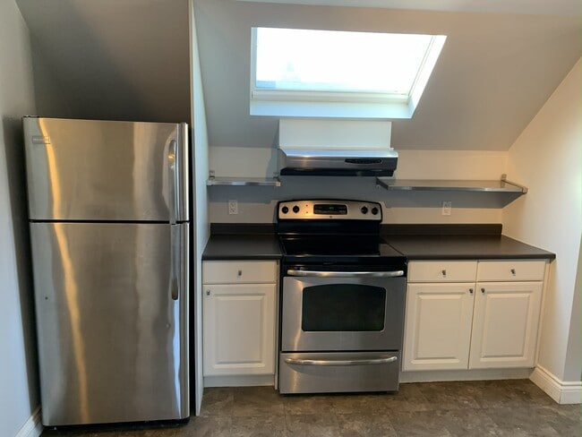 513 Bond St E in Oshawa, ON - Building Photo - Building Photo