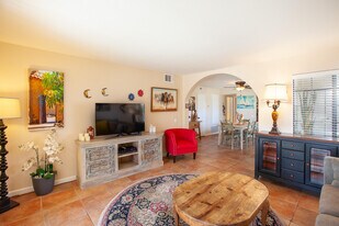 500 S Farrell Dr in Palm Springs, CA - Building Photo