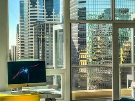 350 W Ash St, Unit 1009 in San Diego, CA - Building Photo