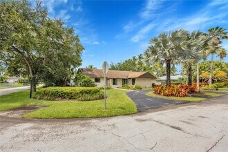 7804 SW 178th Terrace in Palmetto Bay, FL - Building Photo - Building Photo
