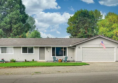 310 S Hemlock St in Yamhill, OR - Building Photo