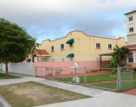 501 E 24th St in Hialeah, FL - Building Photo - Building Photo