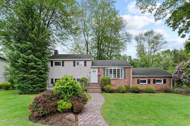 8 Brook Way in Demarest, NJ - Building Photo - Building Photo