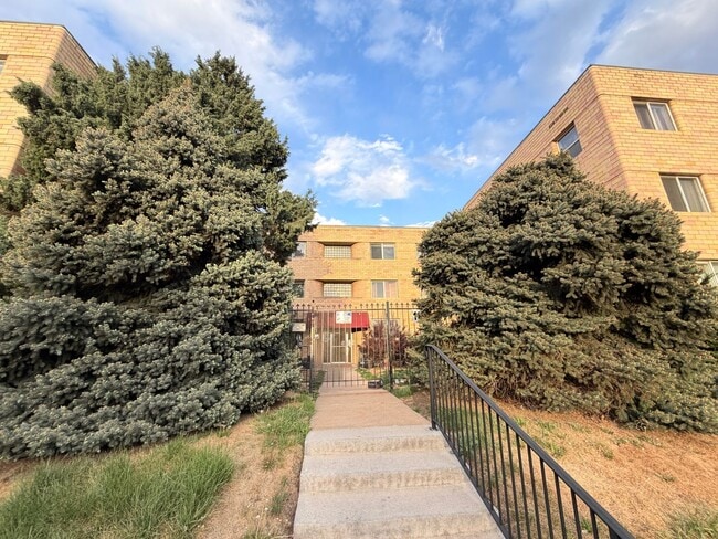 1100 Colorado Blvd in Denver, CO - Foto de edificio - Building Photo