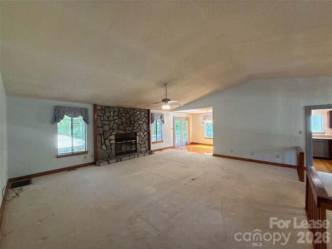 13930 Idlewild Rd in Matthews, NC - Building Photo - Building Photo