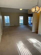 12063 Burdette Cir in Omaha, NE - Building Photo - Building Photo