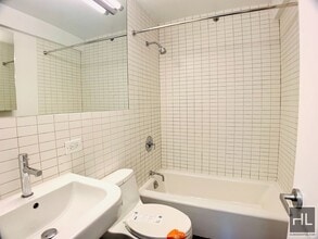 222 E 39th St in New York, NY - Building Photo - Building Photo