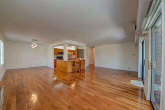 1405 E Central Rd in Arlington Heights, IL - Building Photo - Building Photo